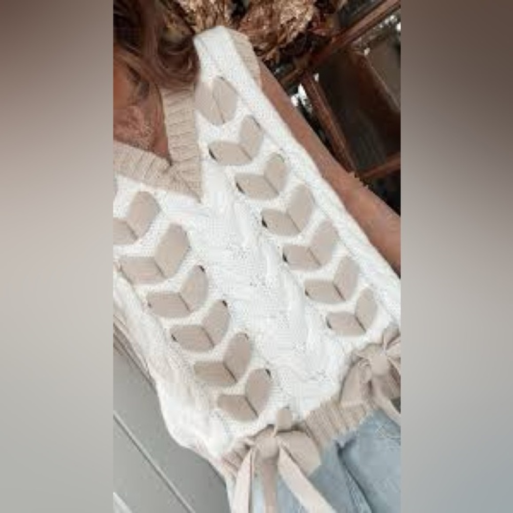 NWT Cream‎ Lace Up Bow Sweater Vest White  and Tan Women’s Size Large